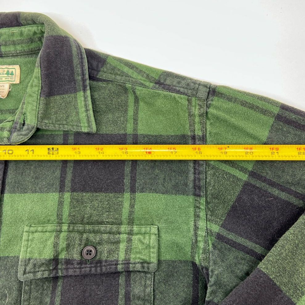 Men's LL Bean Green & Black Plaid Long Sleeve Button Up Shirt - Size Medium