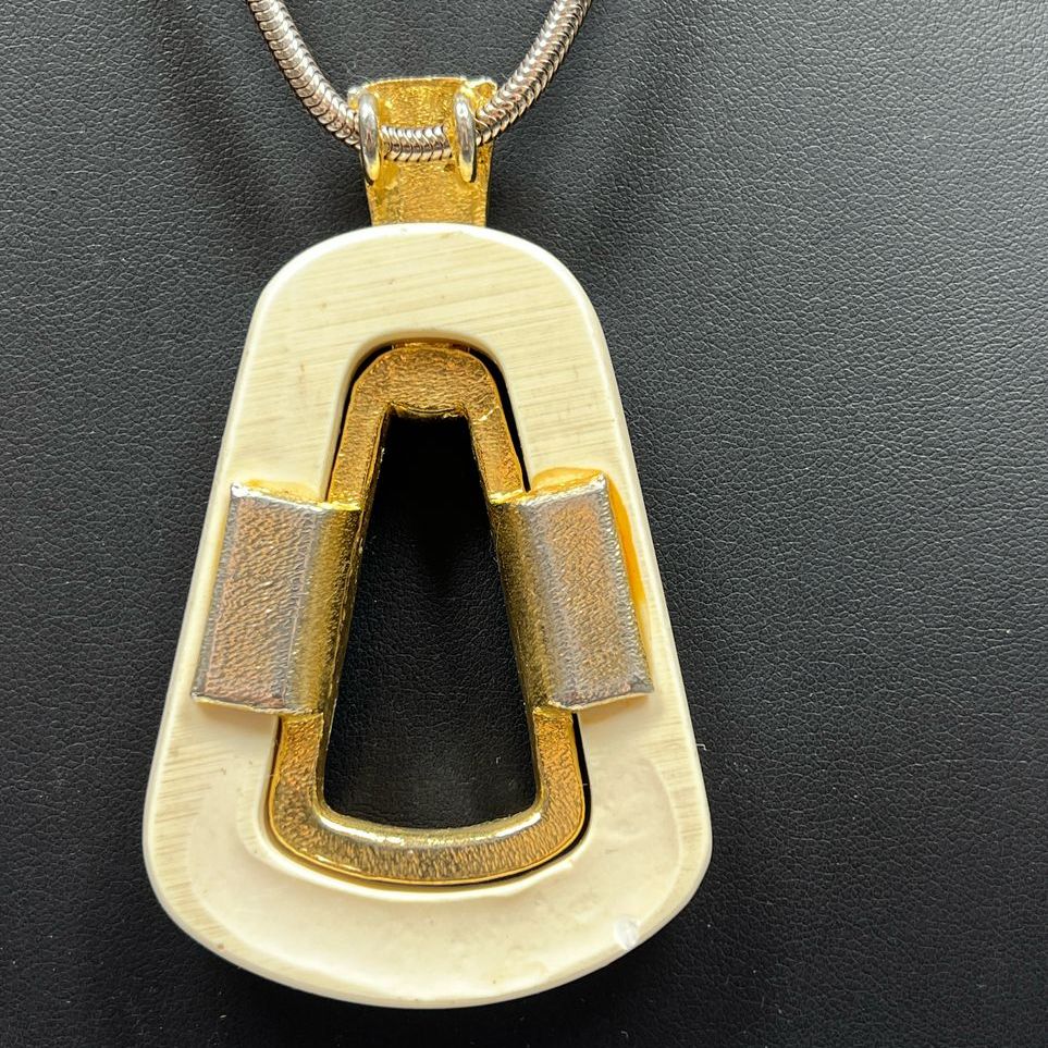 Vintage Lisner Gold and Cream Tones Pendant Necklace