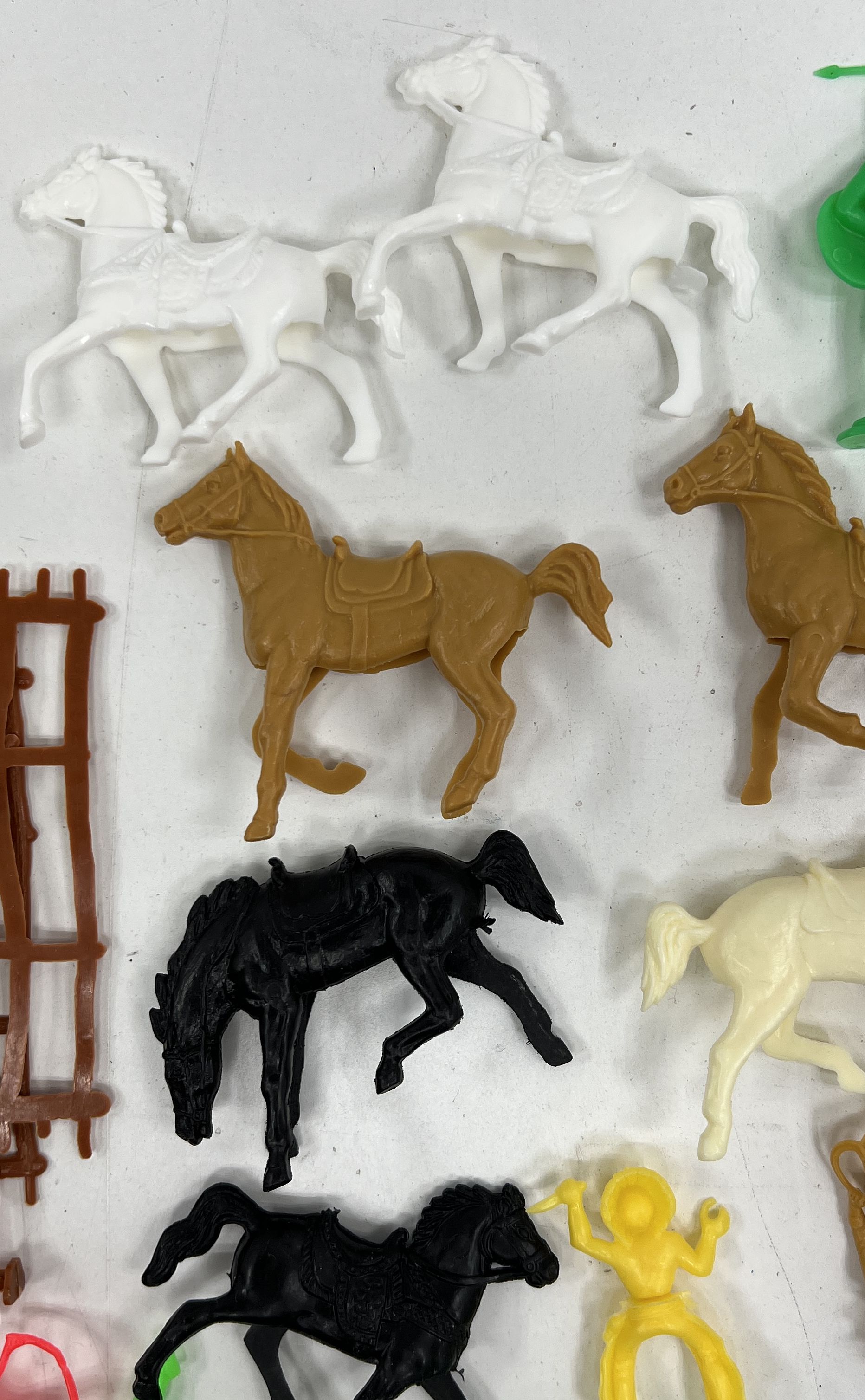 Vintage Plastic Toy Figures Lot 30+ Cowboys Indians Horses Old West Playset