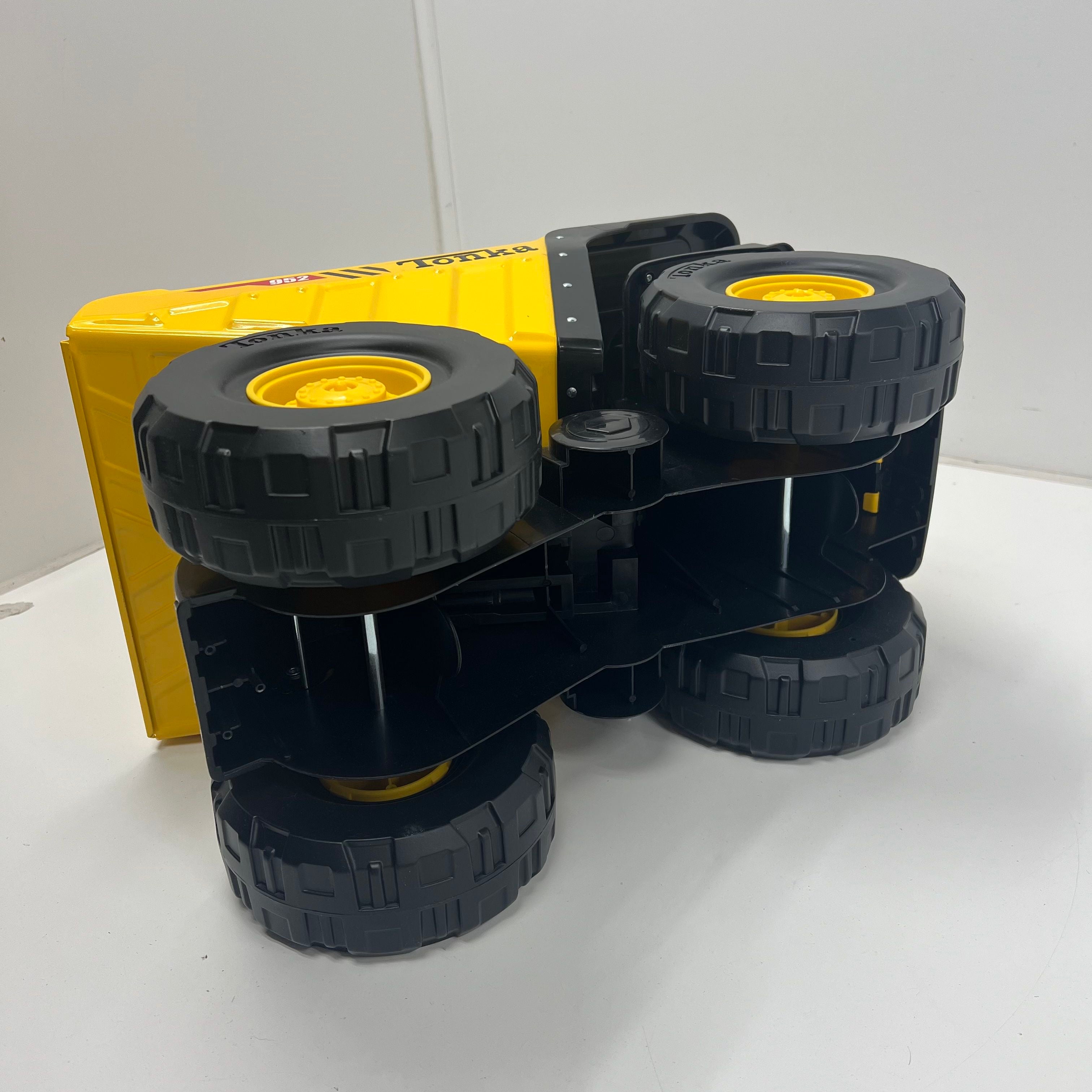 Tonka 952 Steel Classic Mighty Dump Truck 2020 Yellow Black Steel Sturdy Plastic