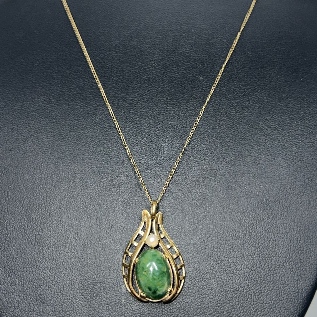 Vintage 12K Gold Filled Green Stone Pendant Necklace