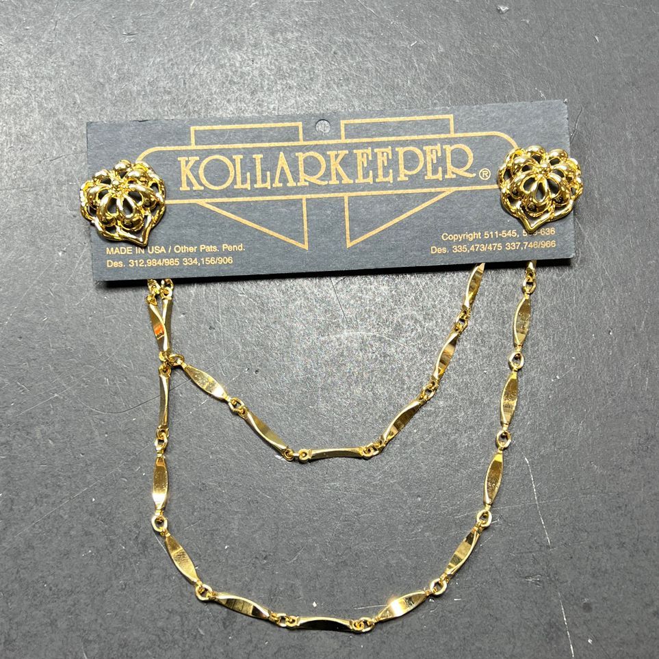 Kollarkeeper Gold Tone Collar Pins Chain NWT