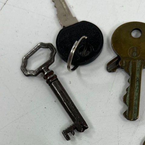 Large Lot Vintage Skeleton Keys House Car Keys Master Lock Padlocks Crafts