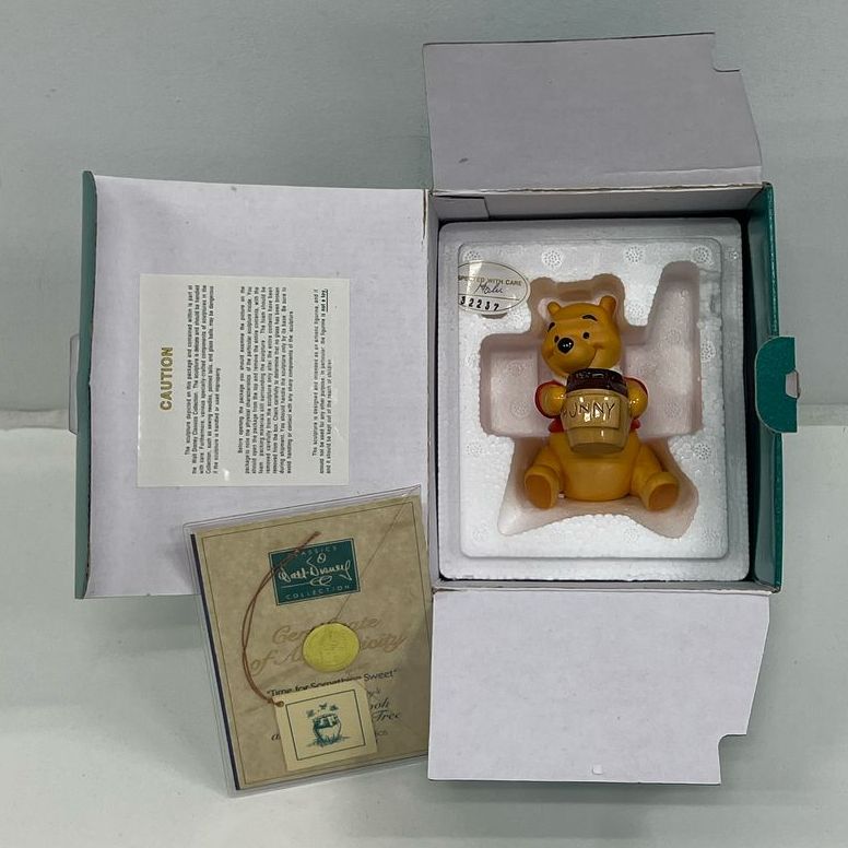 NIOB Disney Winnie The Pooh Figurine '96 Collectors Society Membership Sculpture