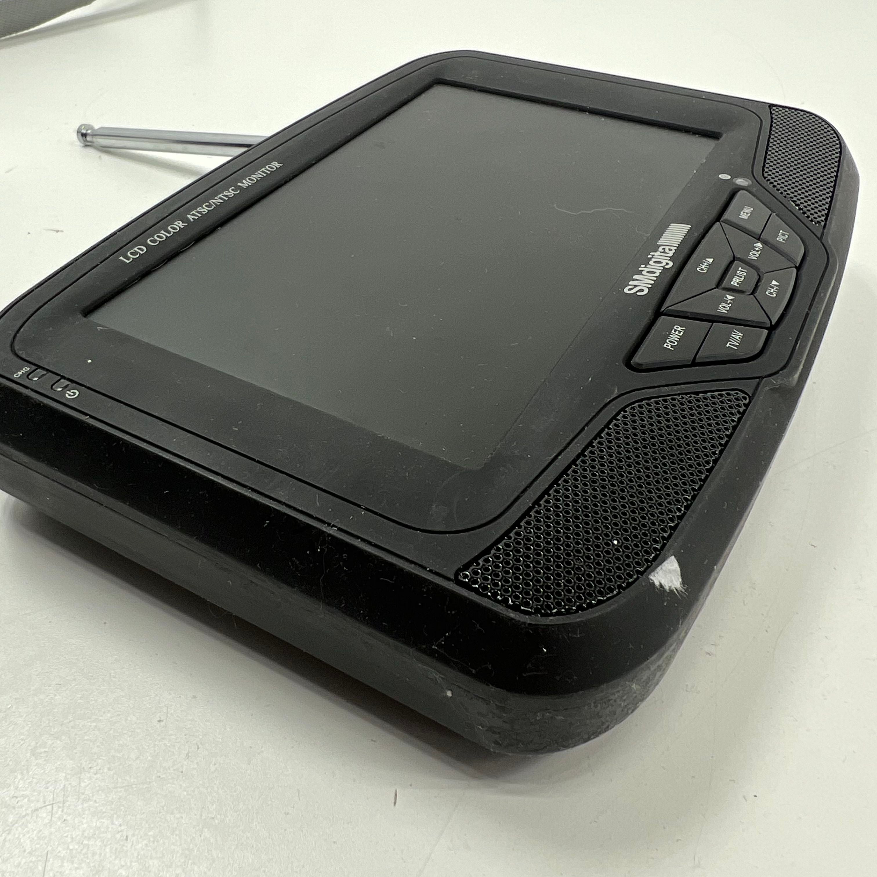 SM Digital SMD-1150 7" Portable Digital LCD TV Monitor ATSC Tuner AV Input Case