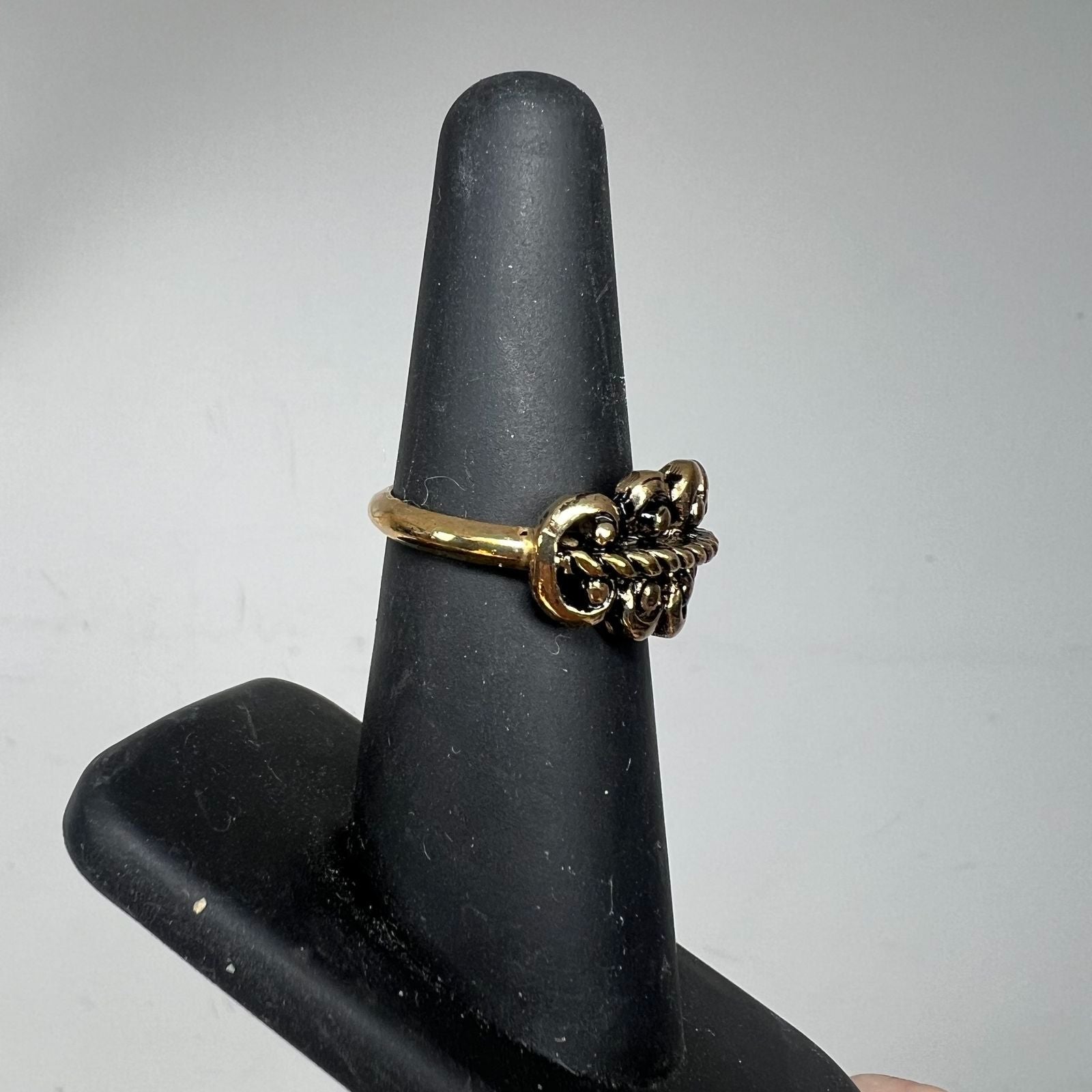 Vintage Avon French Filigree Ring Gold Tone NIB Size Medium 7