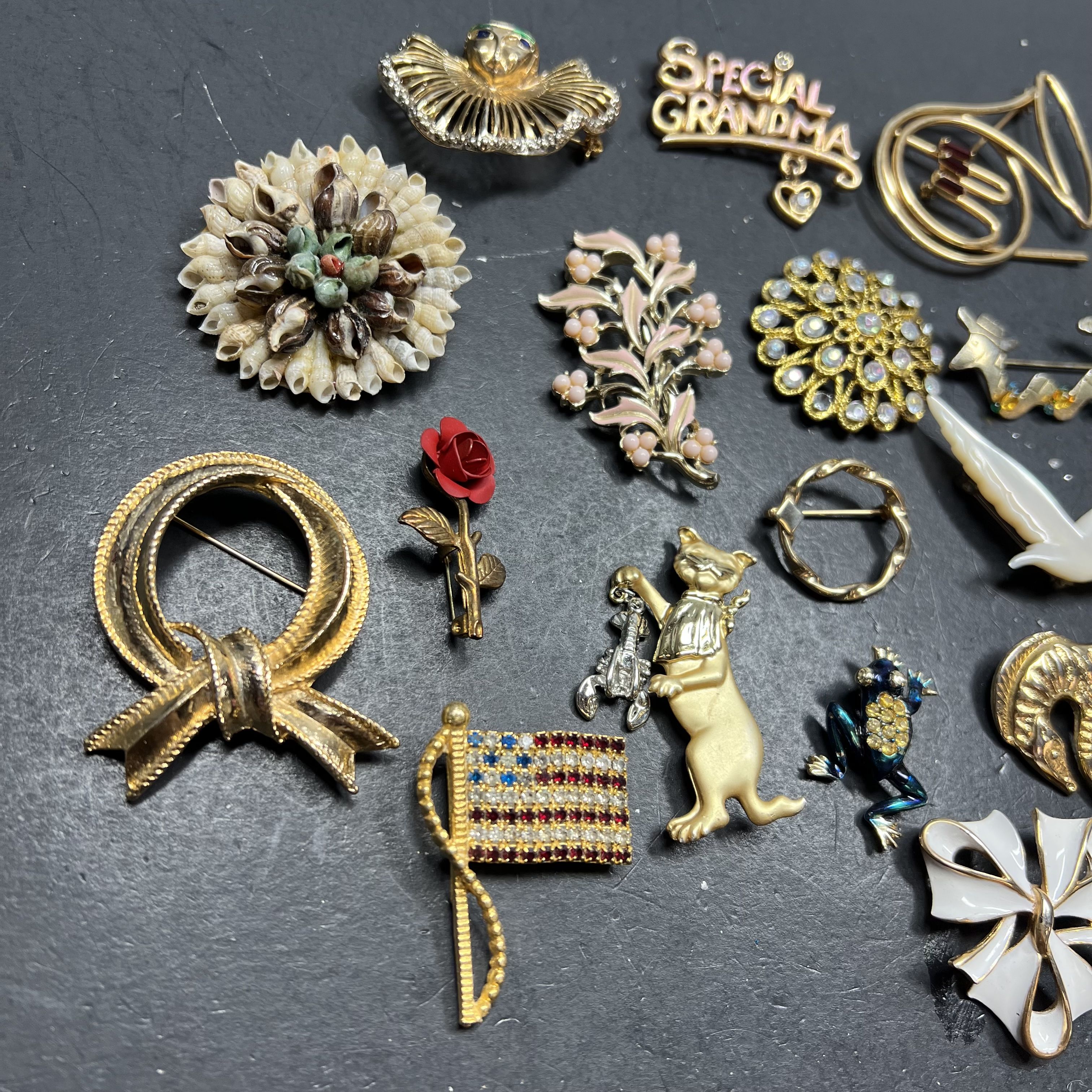 Vintage Craft Jewelry Lot 21pcs Figural Enamel Rhinestone Brooch Pin