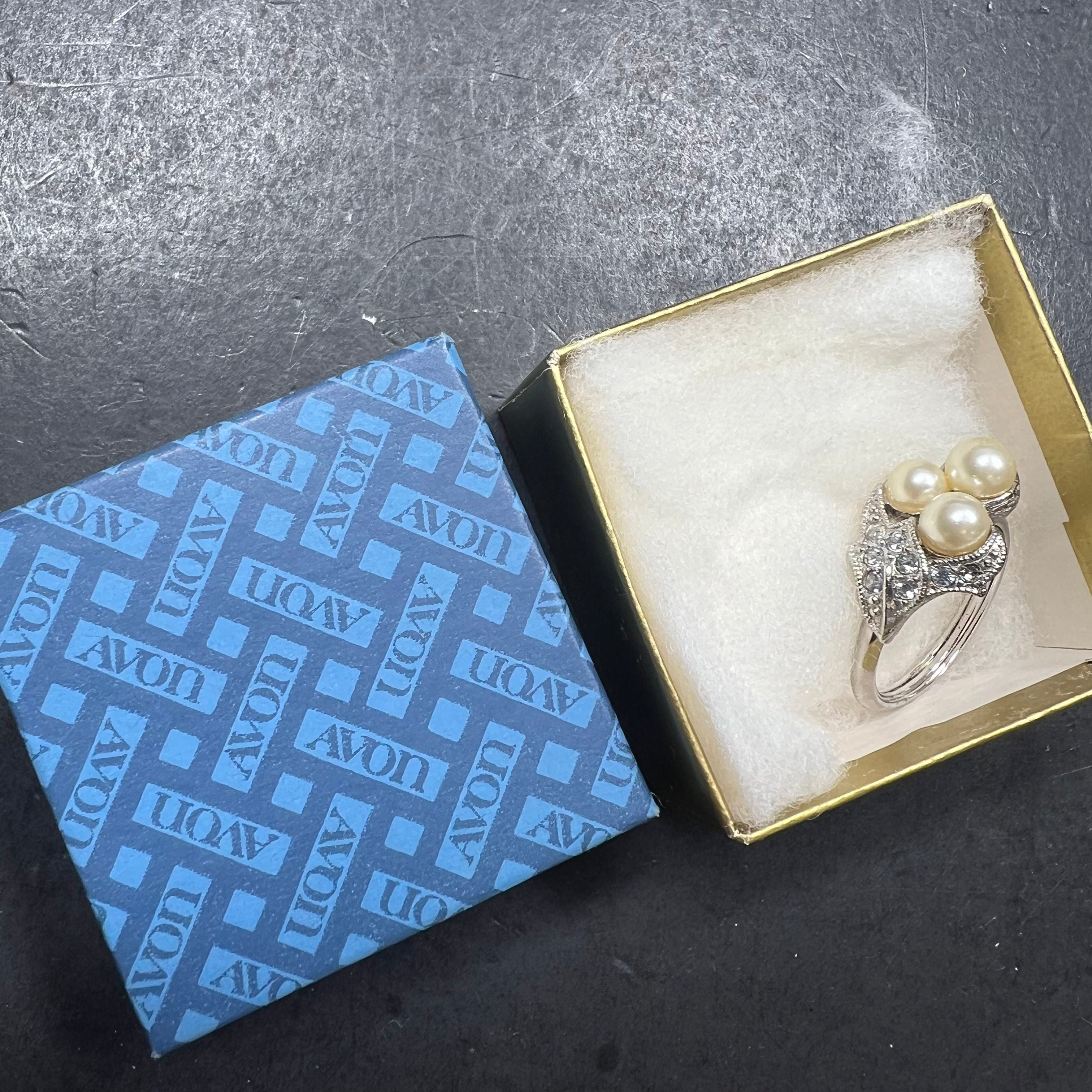 Vintage Avon Evening Splendor Ring NIB Size Large 8.5 Silver Tone Faux Pearl