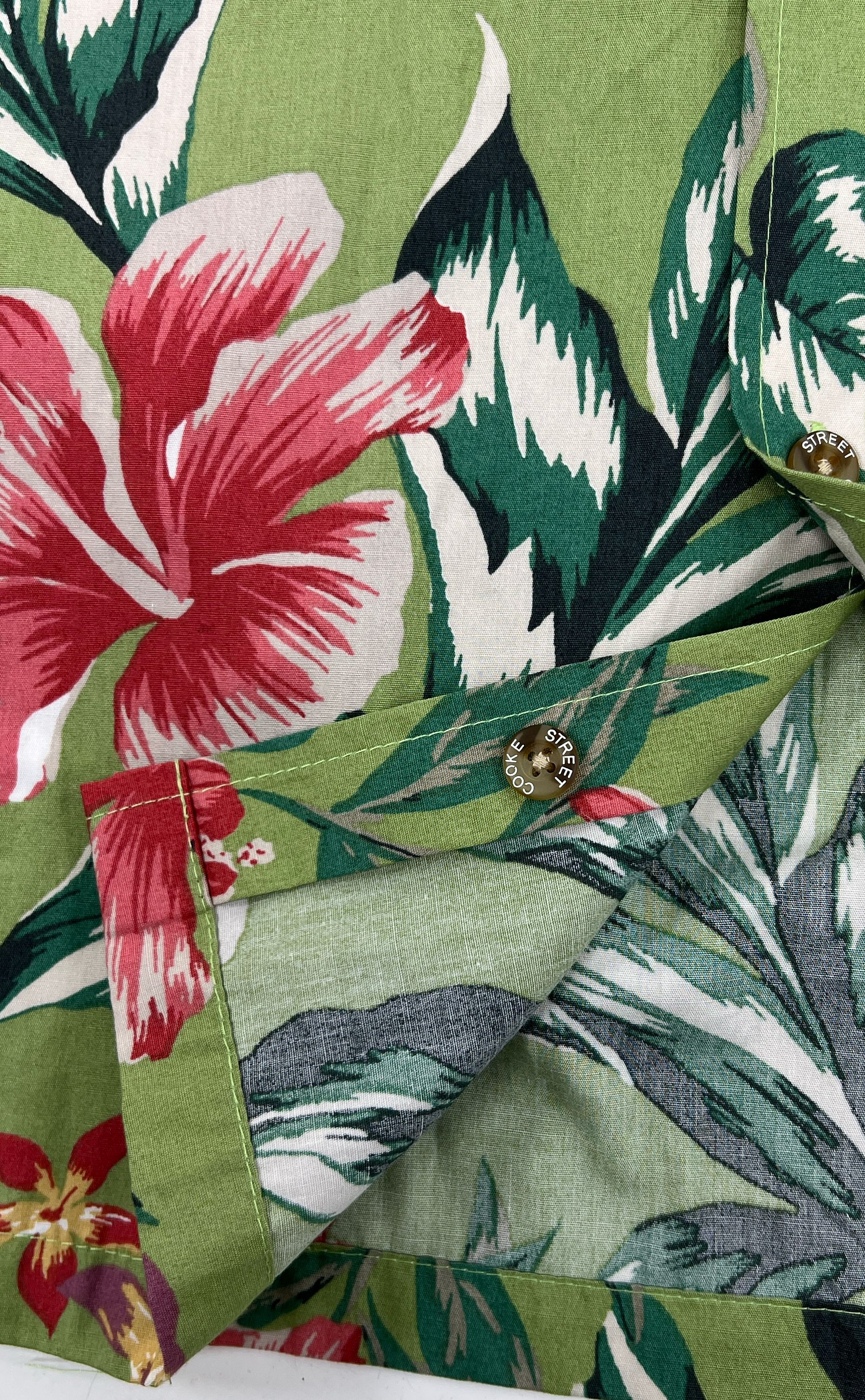 NWT Men's Cooke Street Green Tropical Print Button Up Short Sleeve Shirt Medium