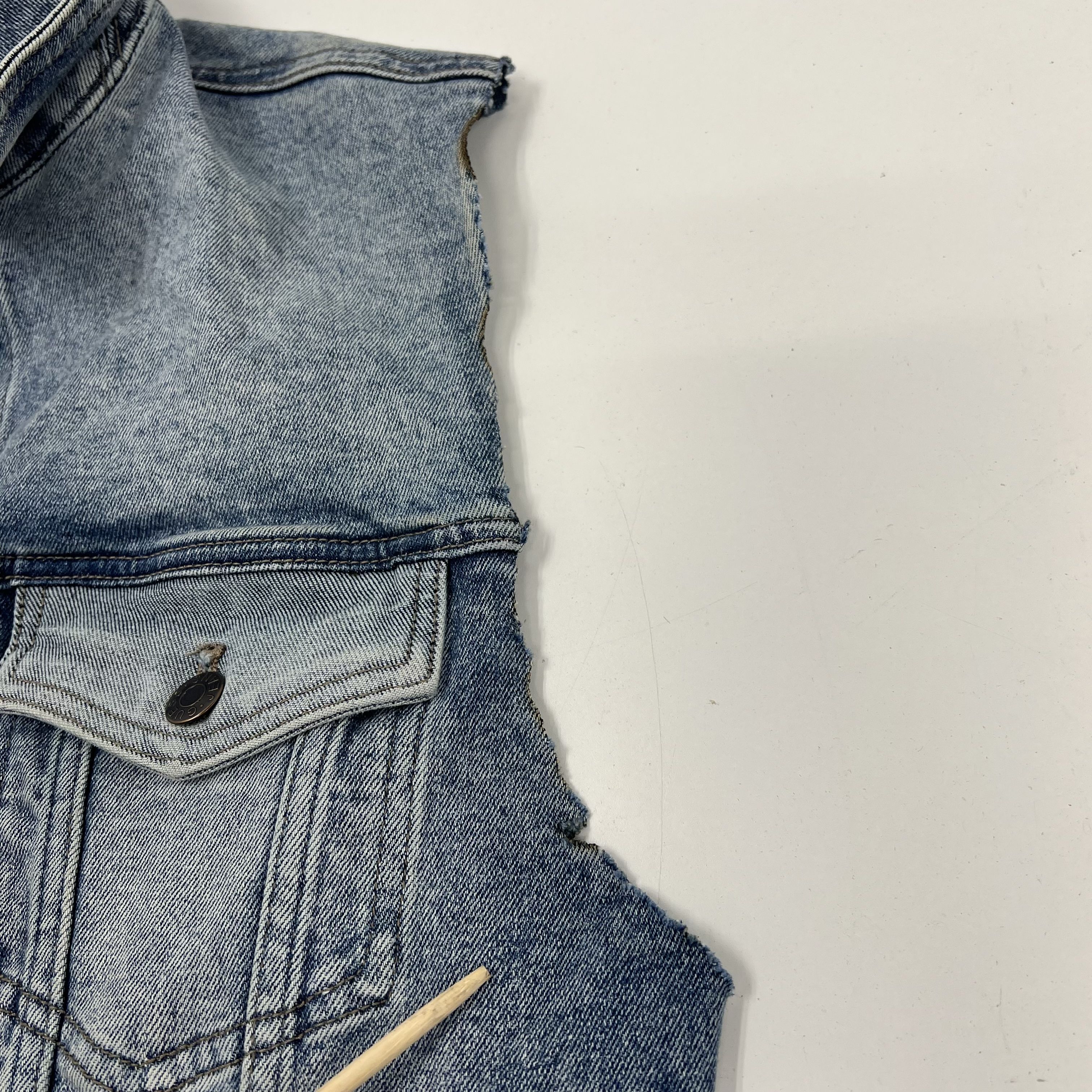 Guess Light Blue Acid Wash Trucker Cut Off Denim Vest Men's Size L