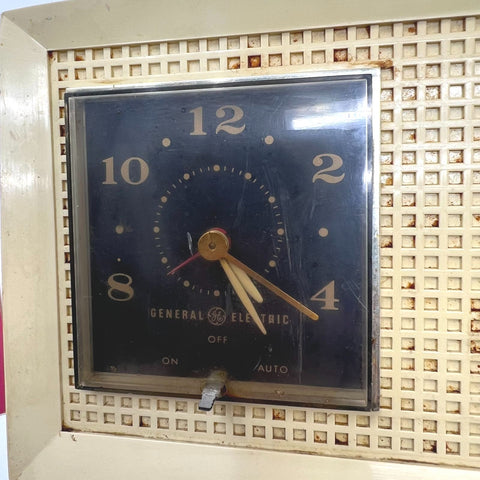 Vintage 1950s GE General Electric C-600A Tube Clock Radio Mid Century MCM USA