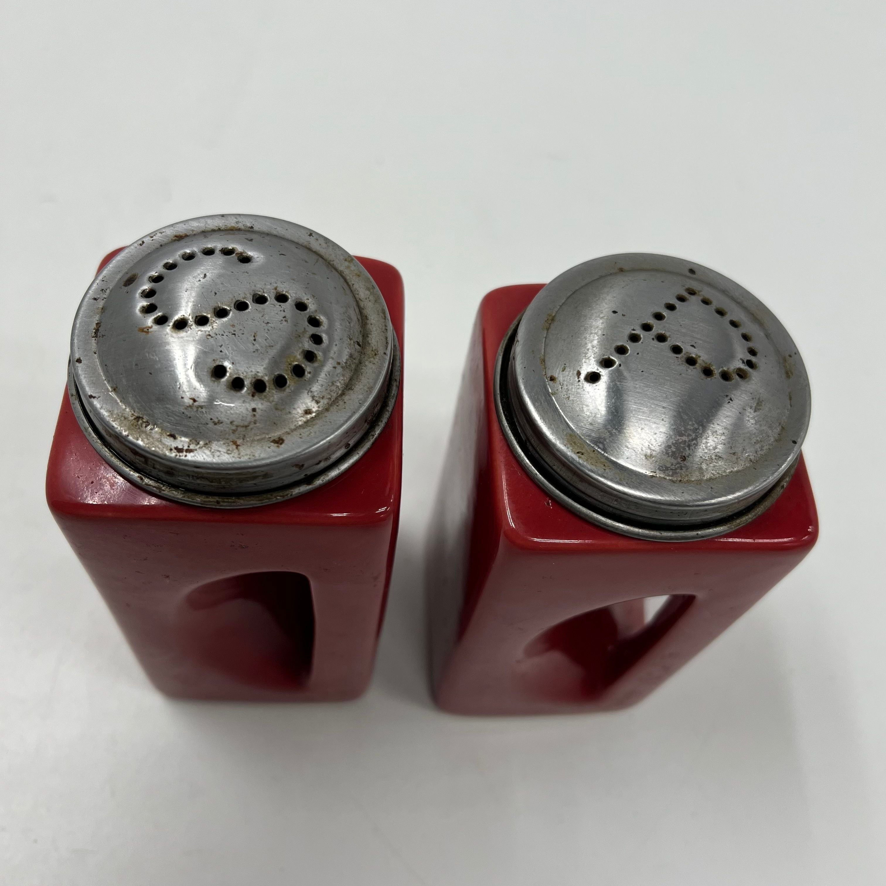 OGGİ Red Ceramic Salt and Pepper Shakers Modernist Design Metal Lids 'S' 'P'