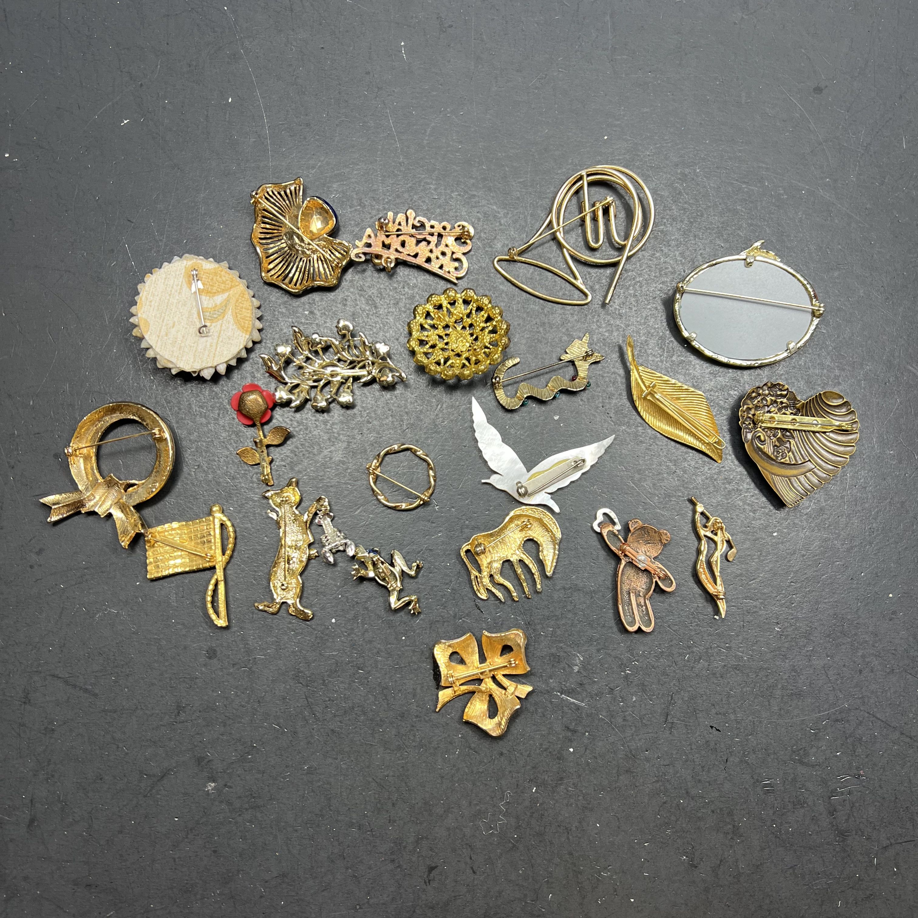 Vintage Craft Jewelry Lot 21pcs Figural Enamel Rhinestone Brooch Pin