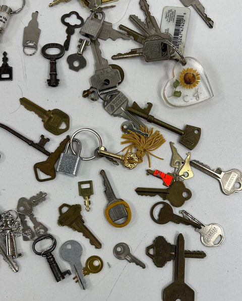 Large Lot Vintage Skeleton Keys House Car Keys Master Lock Padlocks Crafts