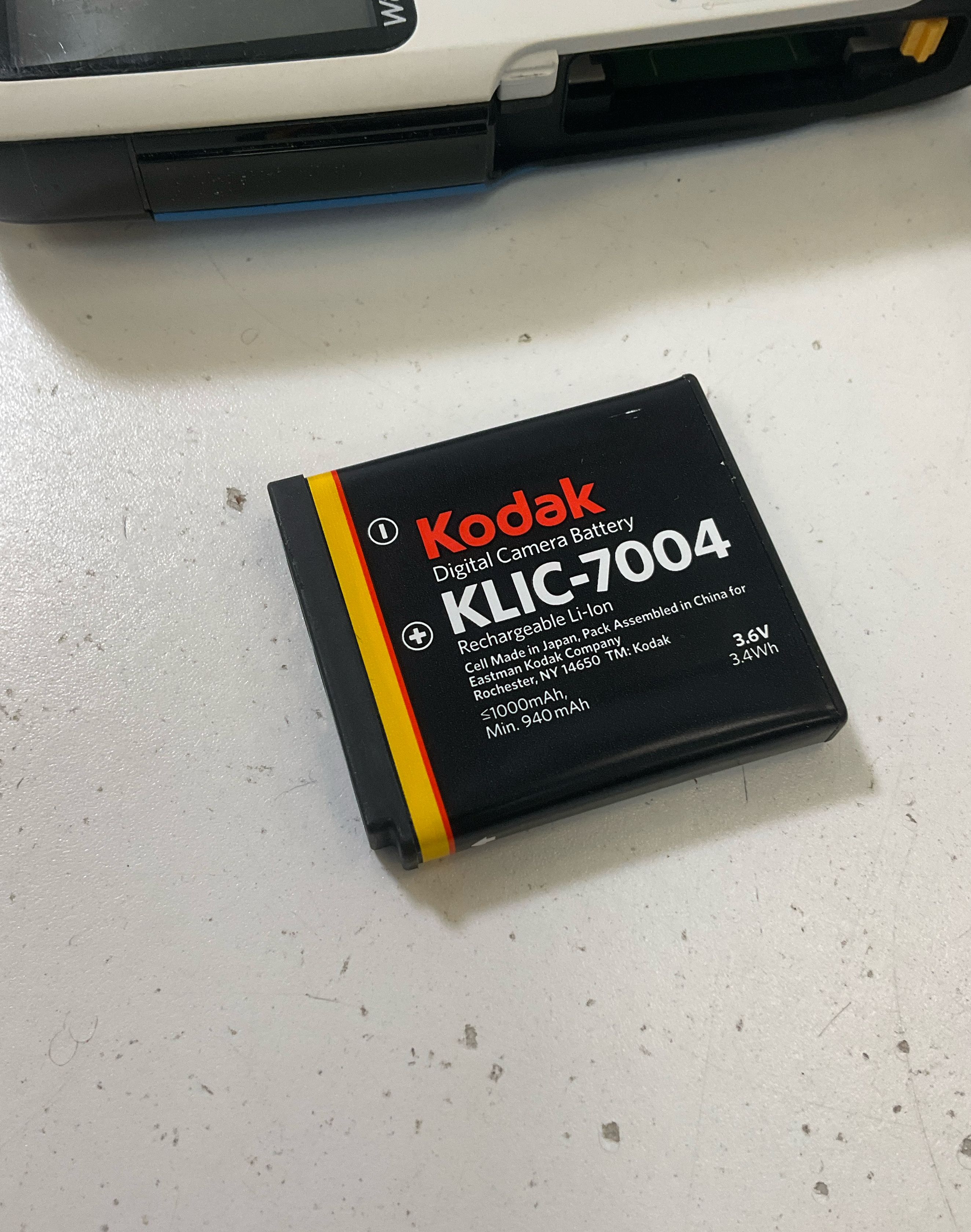 Kodak Play Sport Zx3 HD Waterproof Pocket Camera 5Mp 1080p Will Not Hold Charge