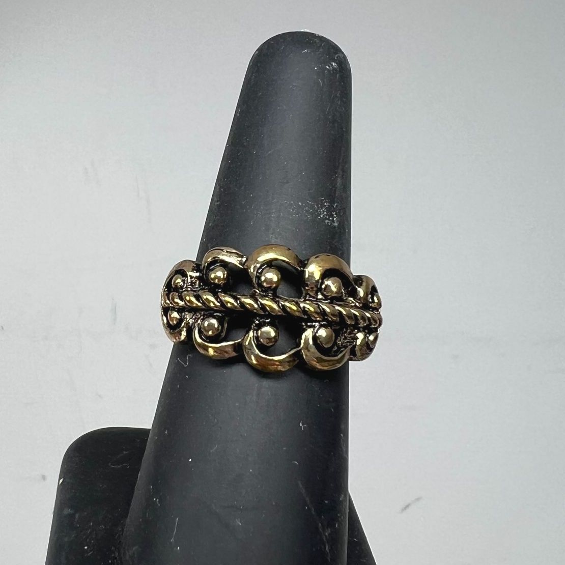 Vintage Avon French Filigree Ring Gold Tone NIB Size Medium 7