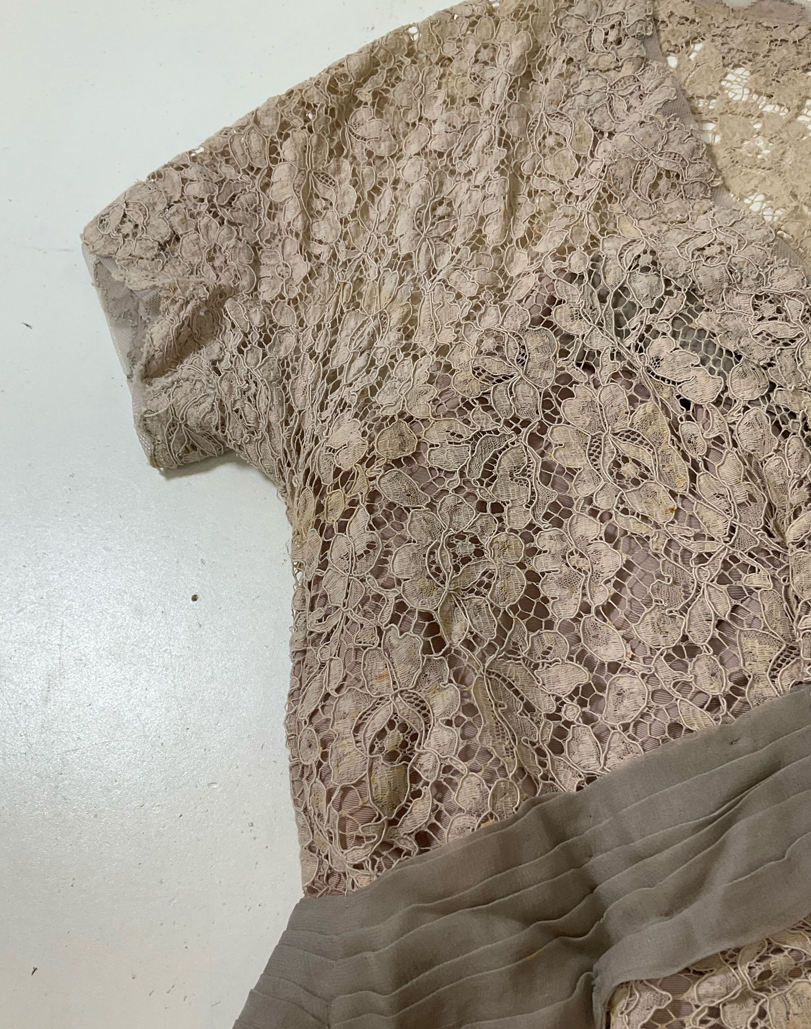 Vintage 1950s Asuncion Santiago de Cuba Women's Gray Lace Dress VOLUP Size 38