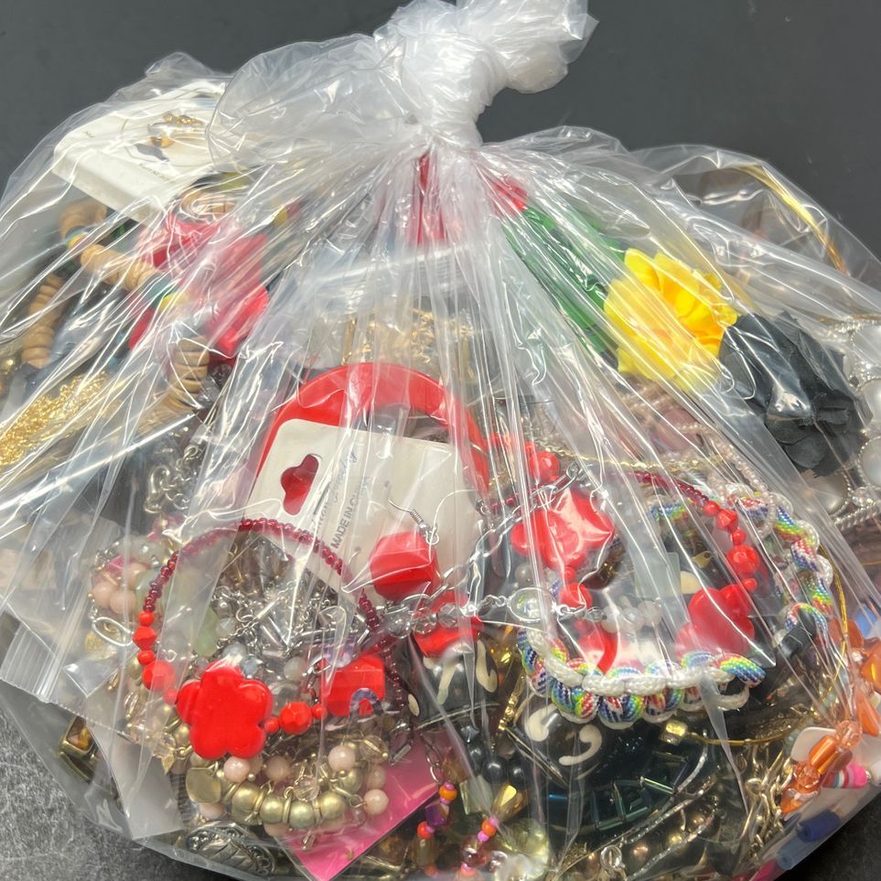 5 Lb Wearable Costume Jewelry Grabbag