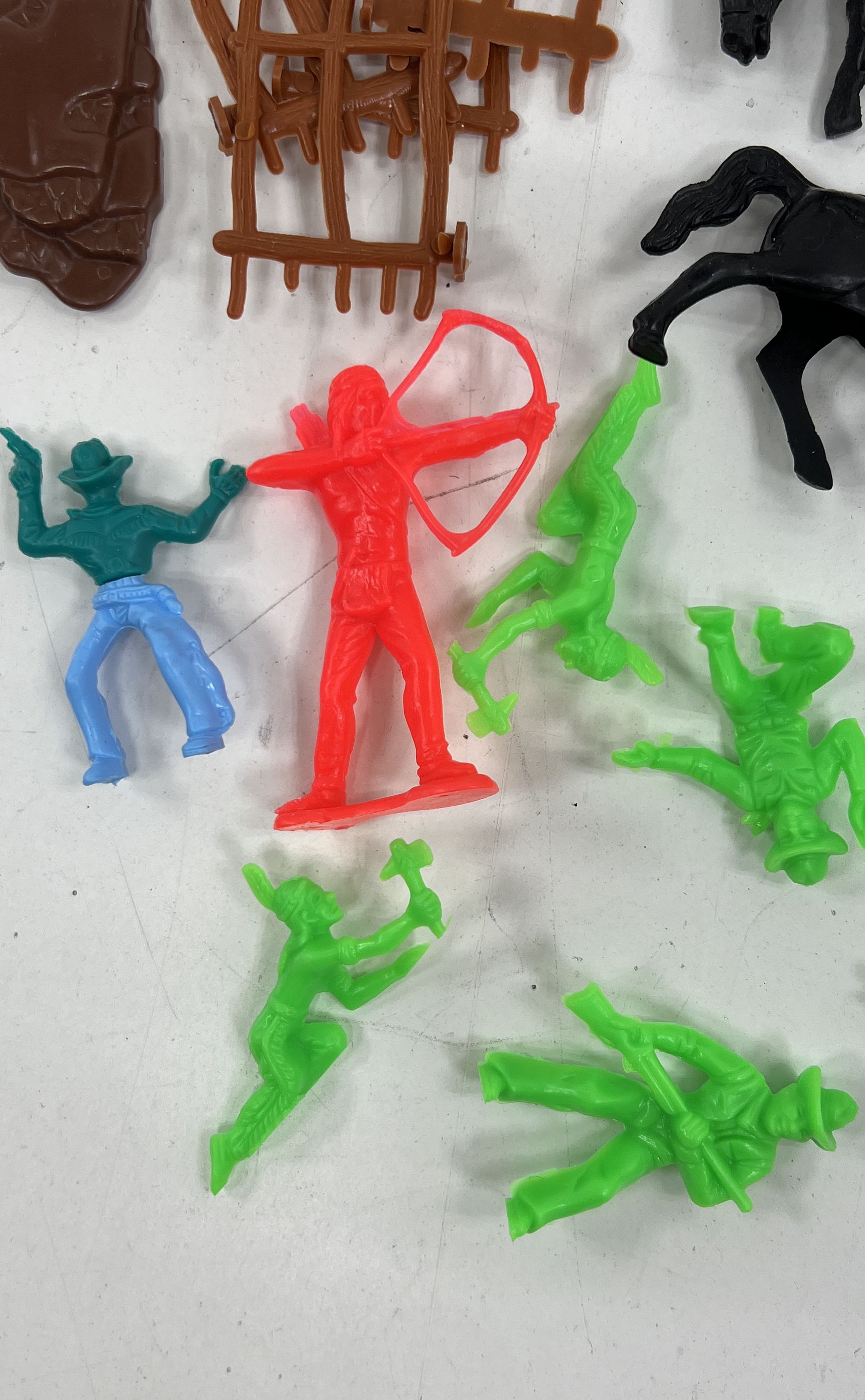 Vintage Plastic Toy Figures Lot 30+ Cowboys Indians Horses Old West Playset