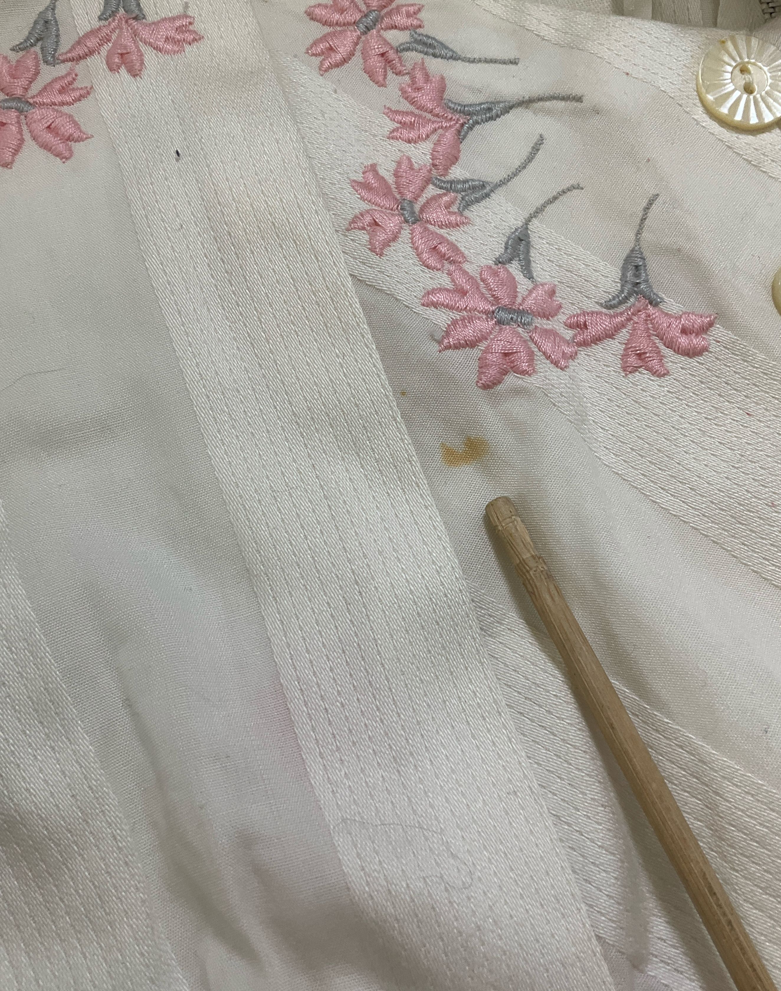 Vintage White with Embroidered Pink Flowers Dress VOLUP Size 42 Vintage 50s/60s
