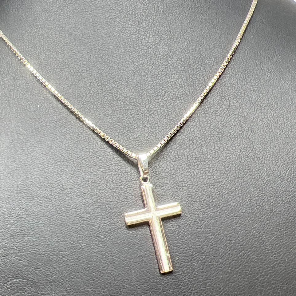 925 Sterling Silver Cross Pendant Box Chain Necklace