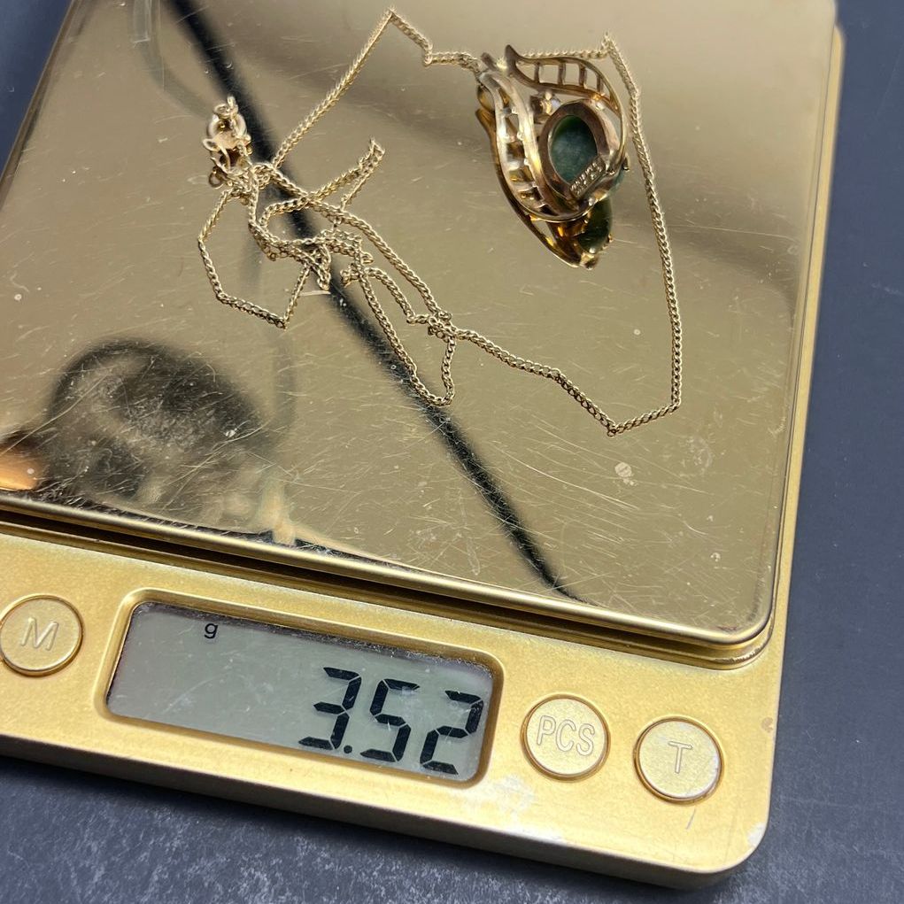Vintage 12K Gold Filled Green Stone Pendant Necklace