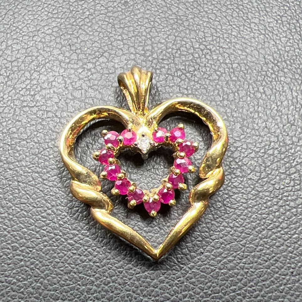10K Yellow Gold Red & Clear Gemstone Heart Pendant 2g