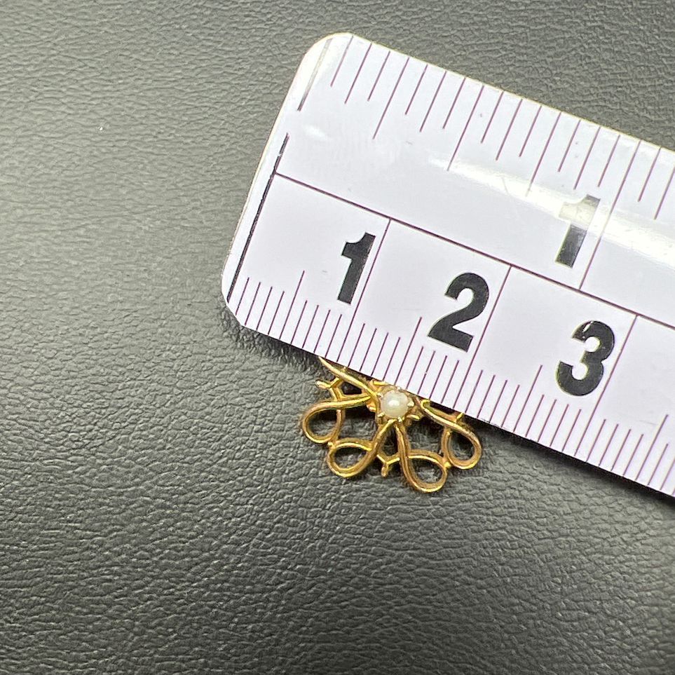 10K Yellow Gold Filigree Pearl Pin 1.55g