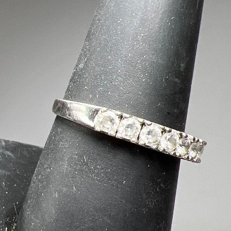 925 Sterling Silver 9 Rhinestone Ring Size 7.75 2.06g