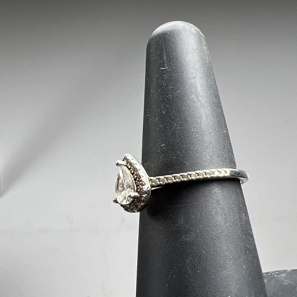 Vivamacity Sterling Silver Drop Rhinestone Ring Size 6 IOB