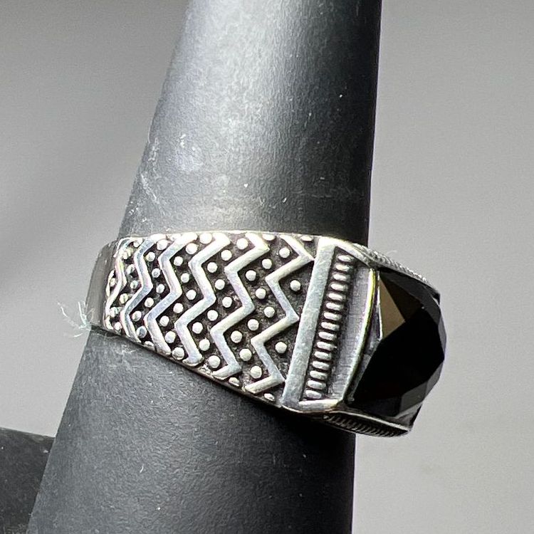 925 Sterling Silver Grey Multifaceted Stone Ring Size 7.5