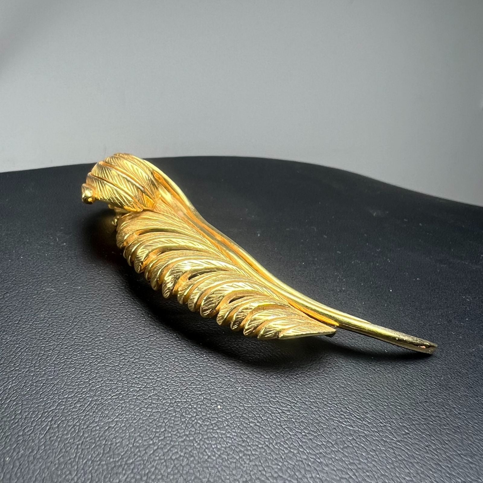 Vintage Castlecliff Feather Brooch Curved Gold Tone Signed 3"