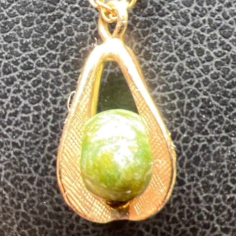 Krementz 14K Yellow Gold Green Stone Cage Pendant Necklace 1.94g