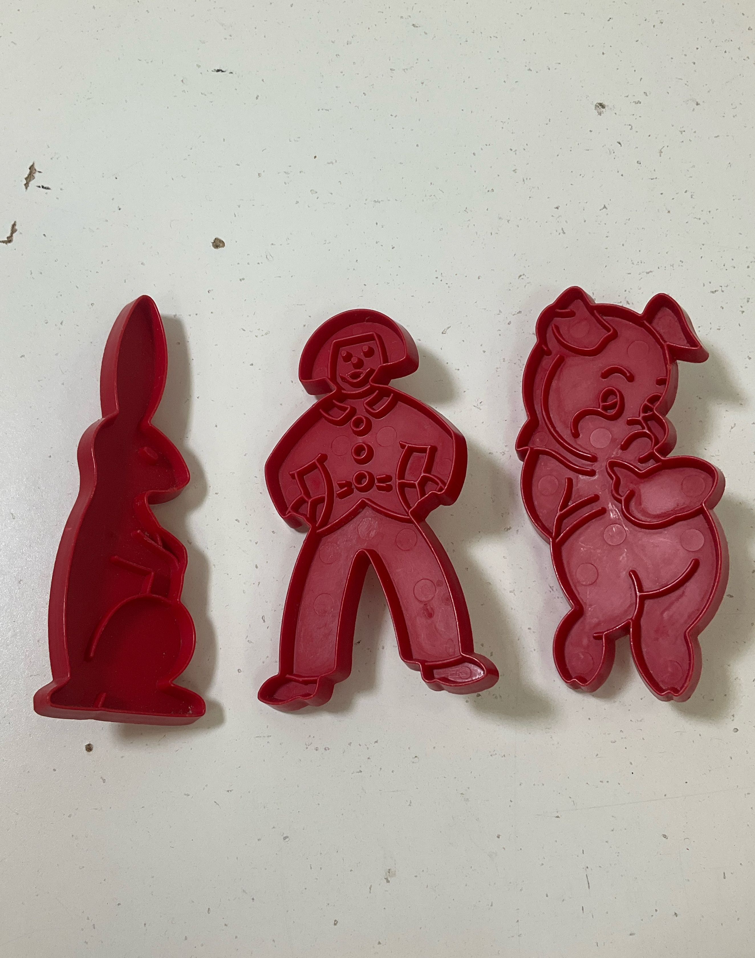 8 Vintage Red Tupperware Cookie Cutters Holiday Birthday Porky Pig Dutch Boy