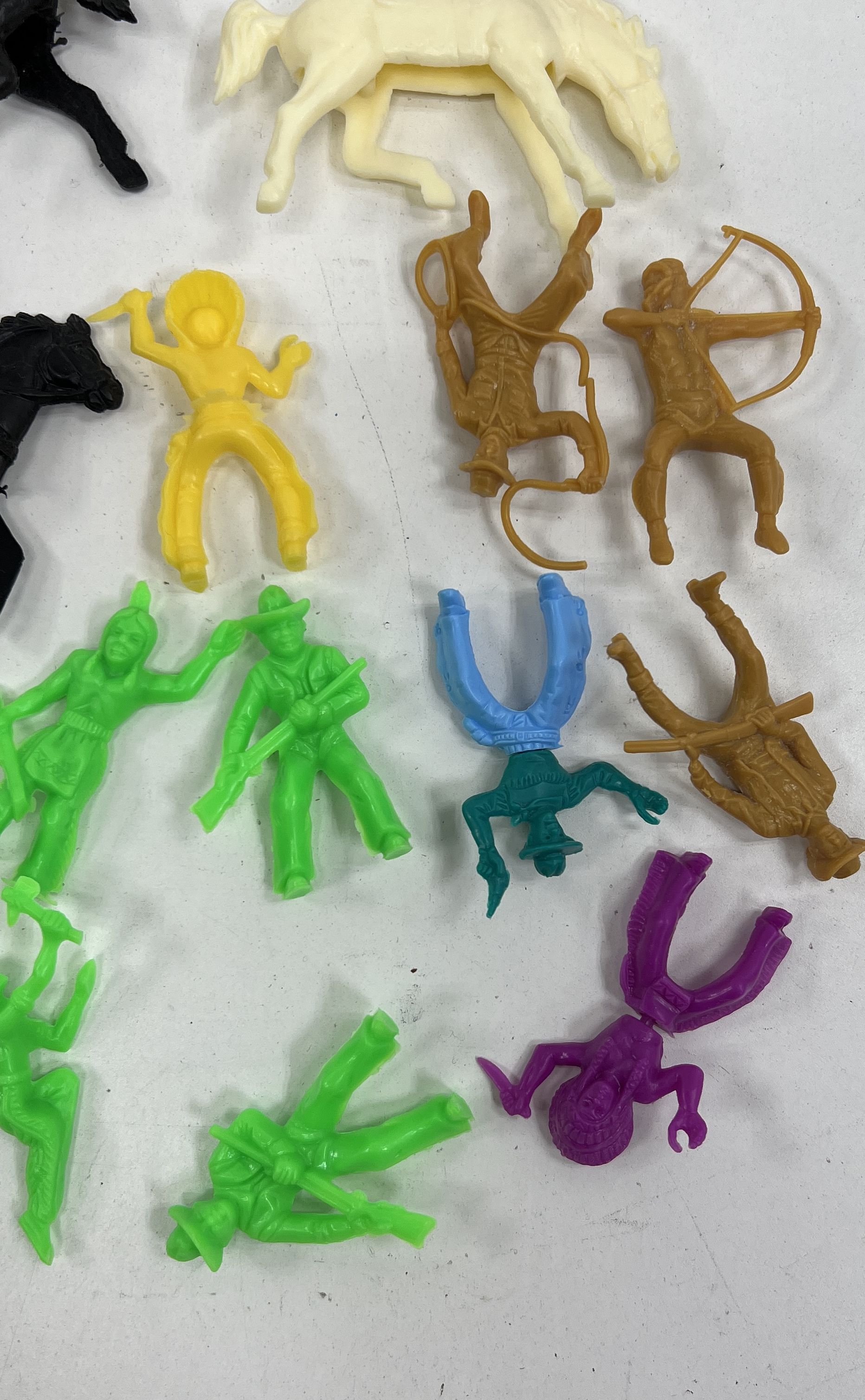 Vintage Plastic Toy Figures Lot 30+ Cowboys Indians Horses Old West Playset