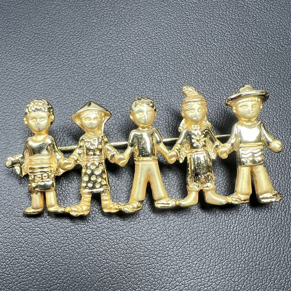 Lot of 4 Vintage Pins Gigi Giusti Danecraft JJ Jonette AJC Gold Silver Tone