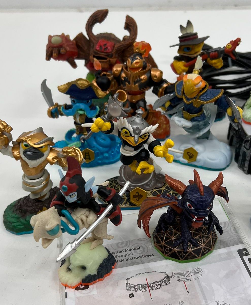 Skylanders Portal & Figurines Toys Lot Swap Force Spyro Giants UNTESTED