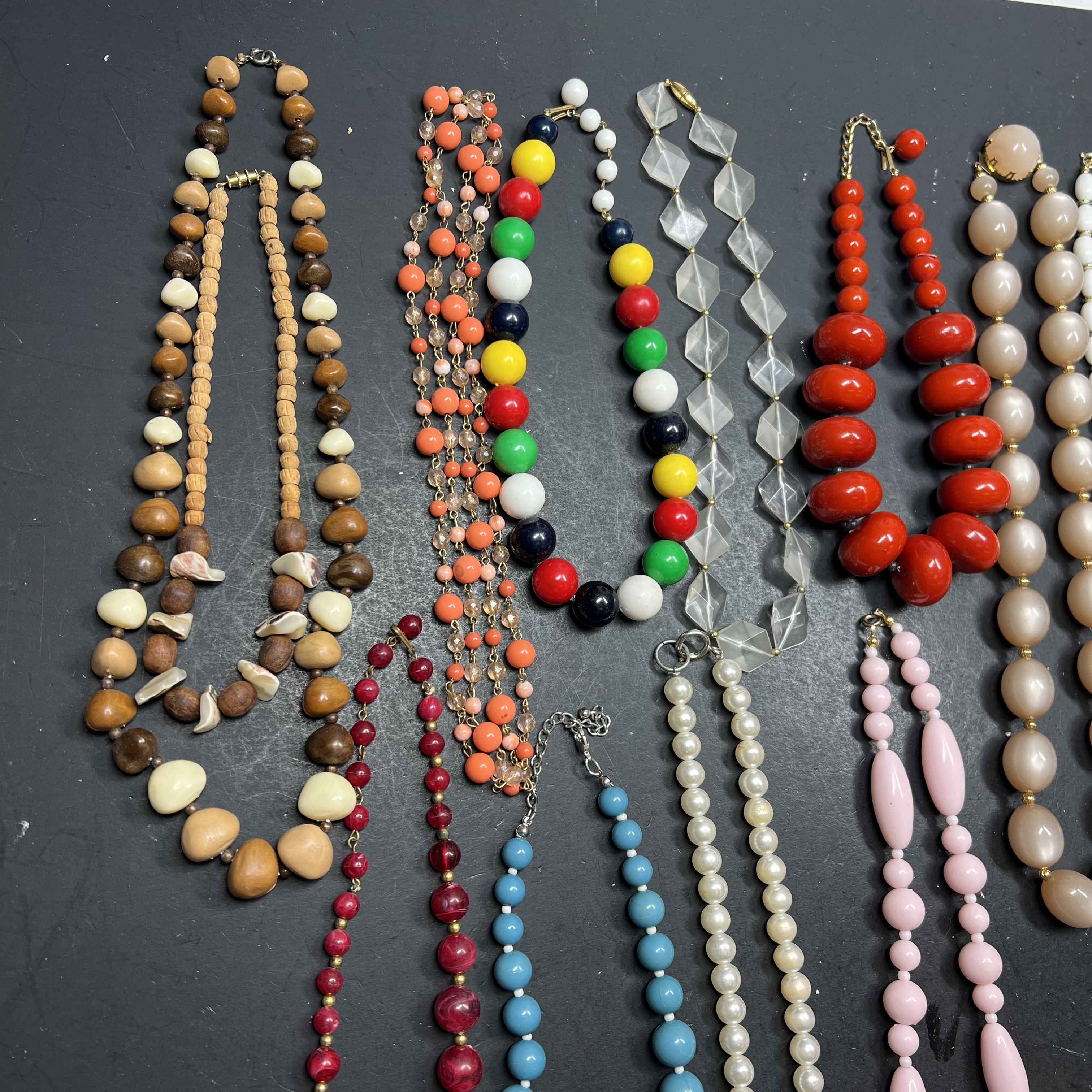Vintage Beaded Necklace Lot 20+ Pcs Plastic Glass Wood Faux Pearl Costume