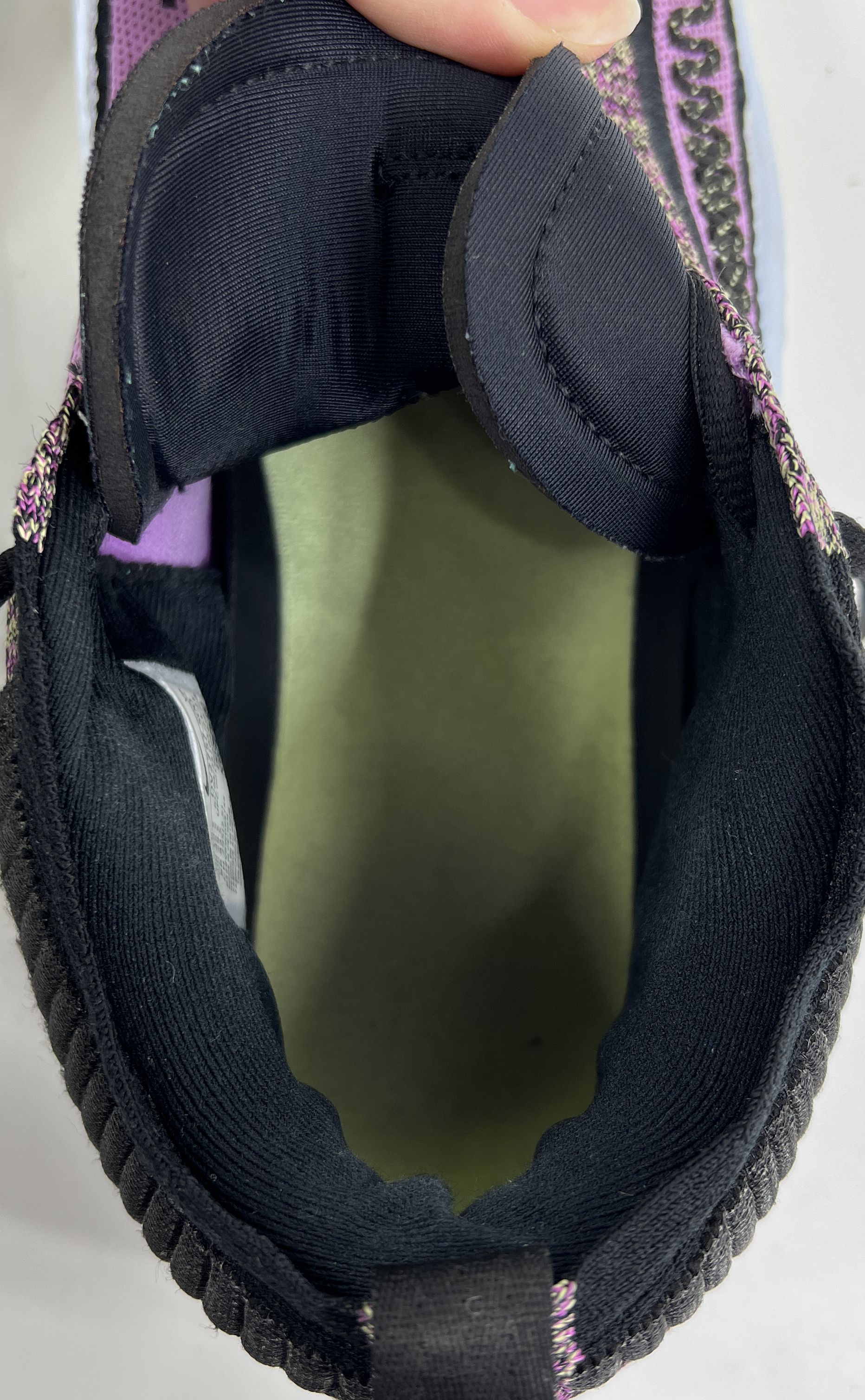 Men's Nike Cosmic Unity 3 Low Fuchsia Lemon Twist Athletic Shoe Size 11.5