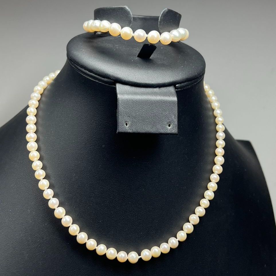 Off Pearl Necklace and Bracelet Set