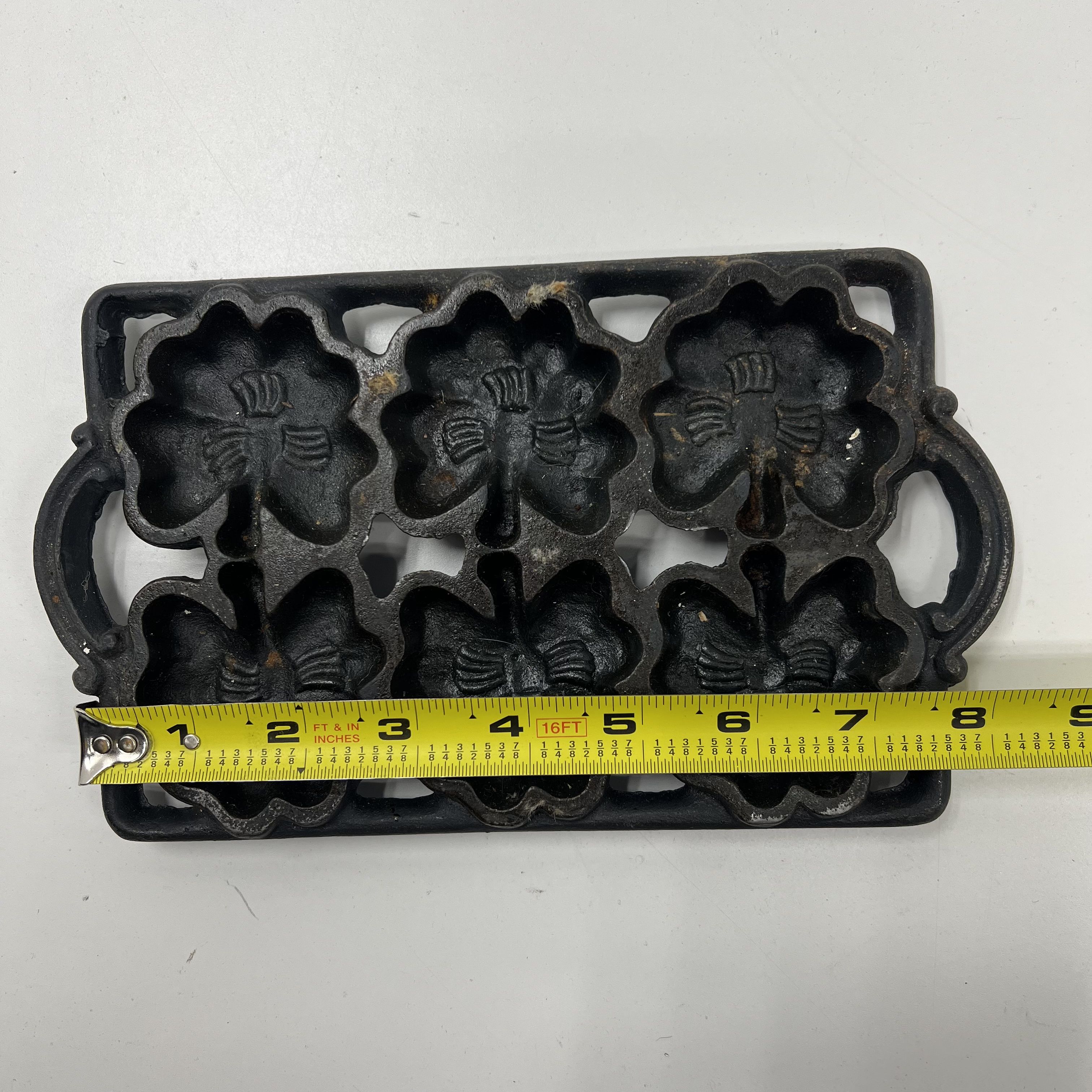 Vintage Cast Iron Gem Pan Four Leaf Clovers 6 Slots 8"