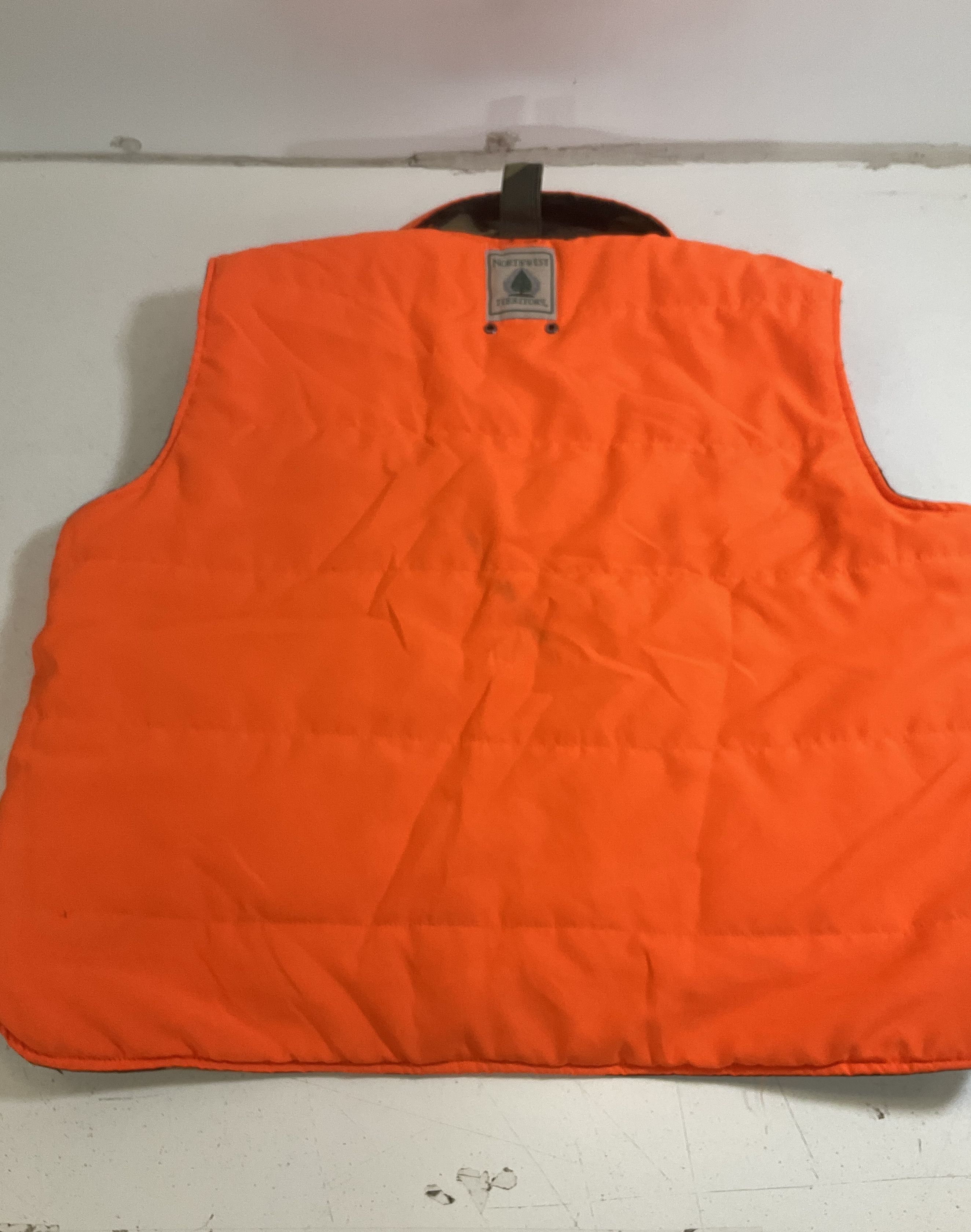 Northwest Territory Camo Orange Reversible Hunting Puffer Vest Men's L