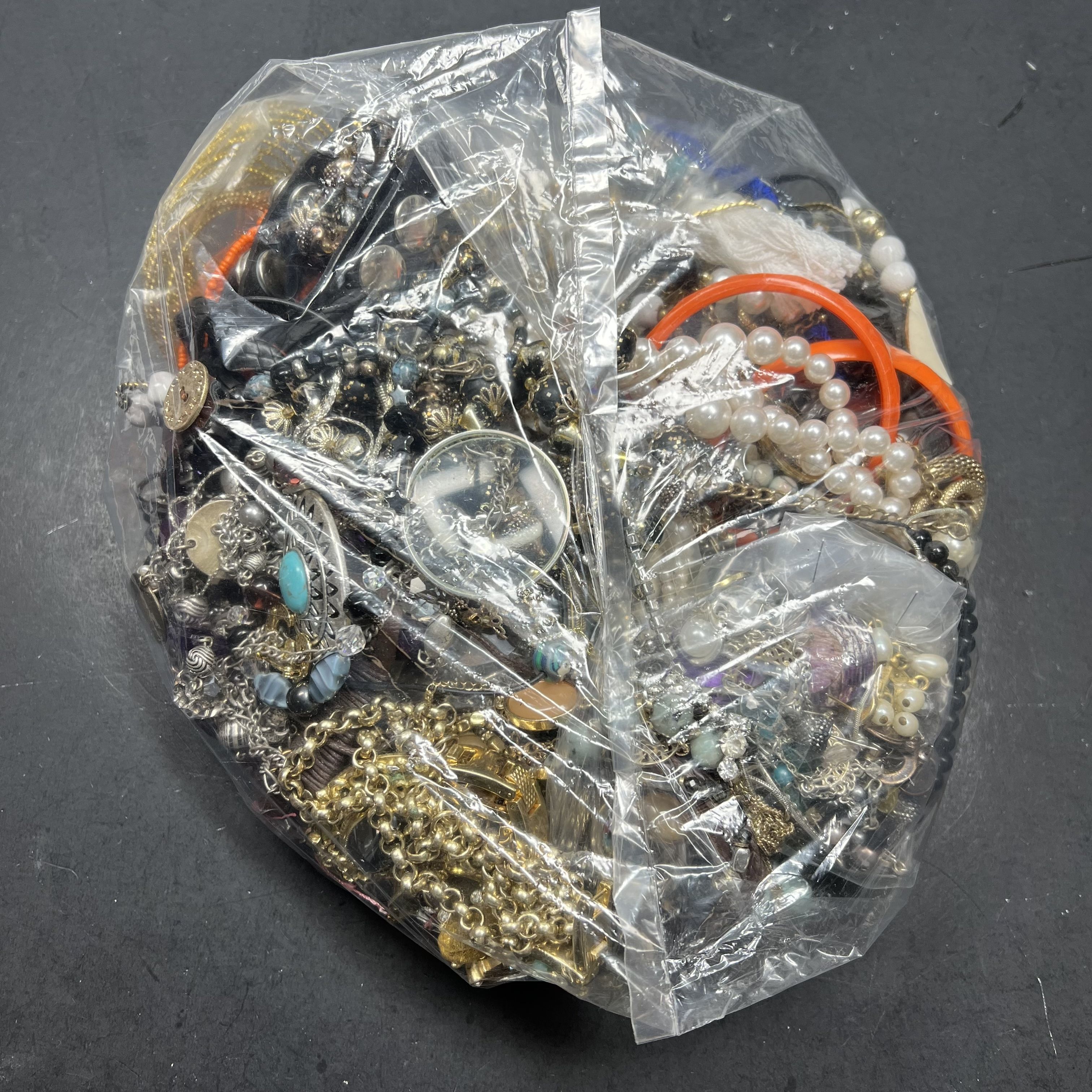 5LB Wearable Costume Jewelry Mixed Items Grabbag