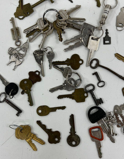 Large Lot Vintage Skeleton Keys House Car Keys Master Lock Padlocks Crafts