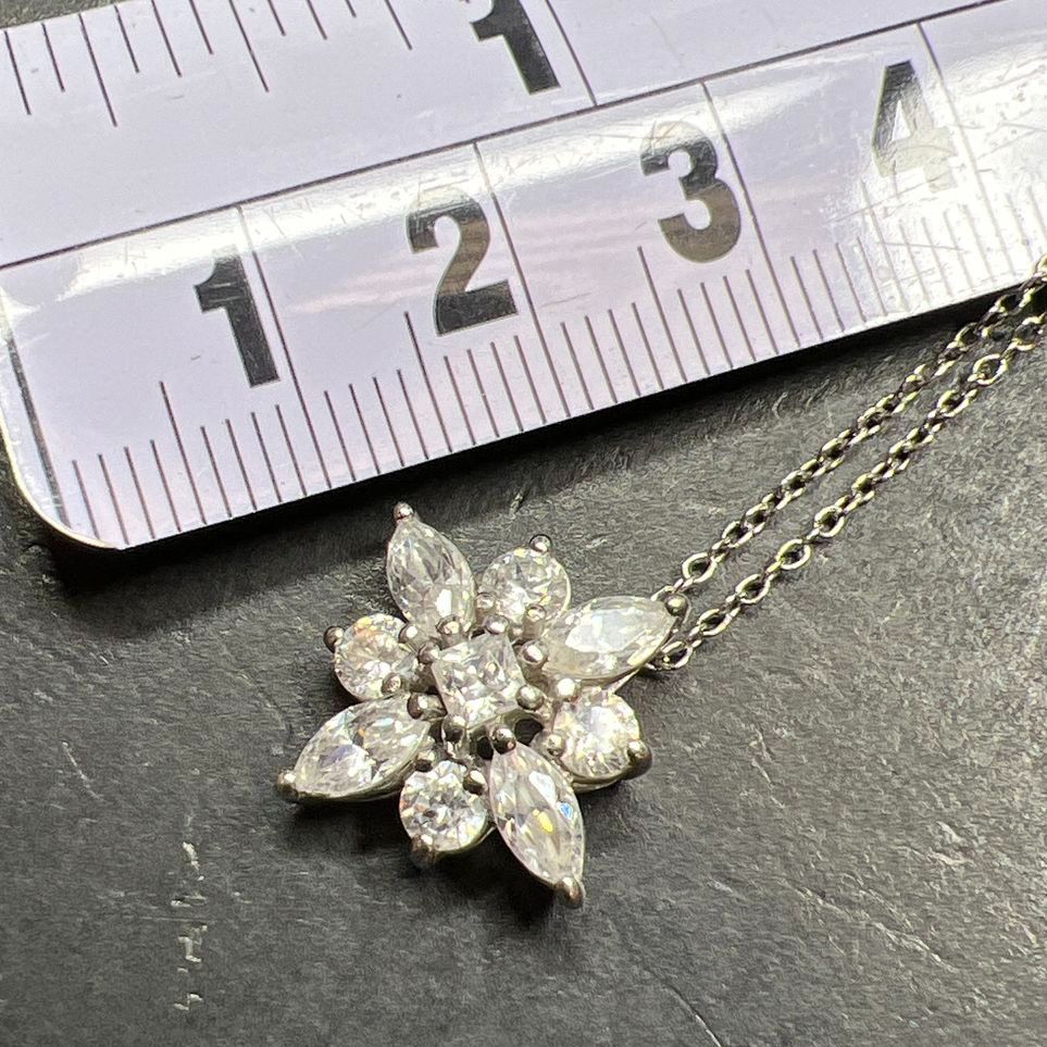 DL 925 Sterling Silver CZ Star Pendant Necklace 3.04g