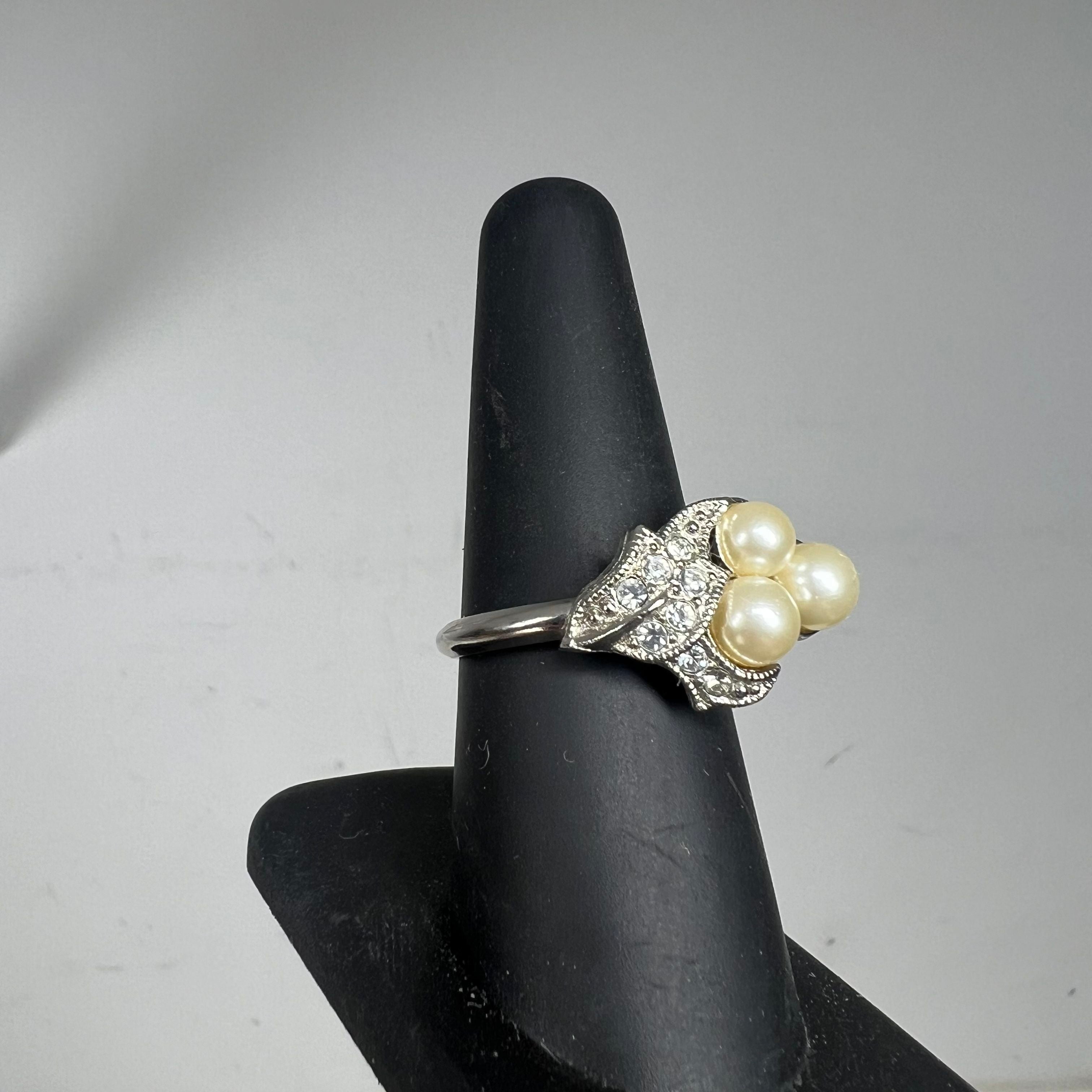 Vintage Avon Evening Splendor Ring NIB Size Large 8.5 Silver Tone Faux Pearl