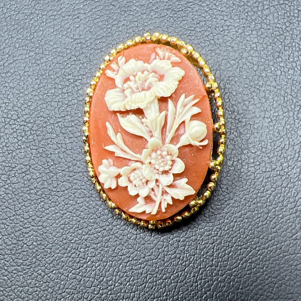 Vintage Trifari Pink White Carved Floral Cameo Gold Tone Brooch