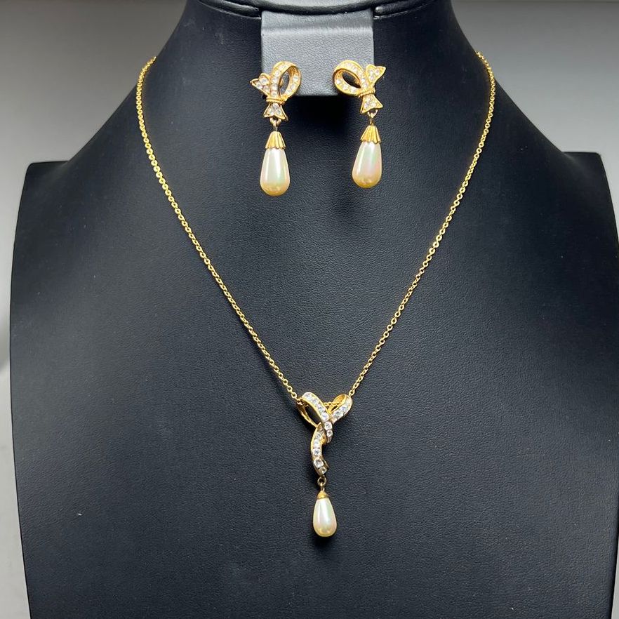 Roman Faux Pearl Gold Tone Necklace and Earrings Set