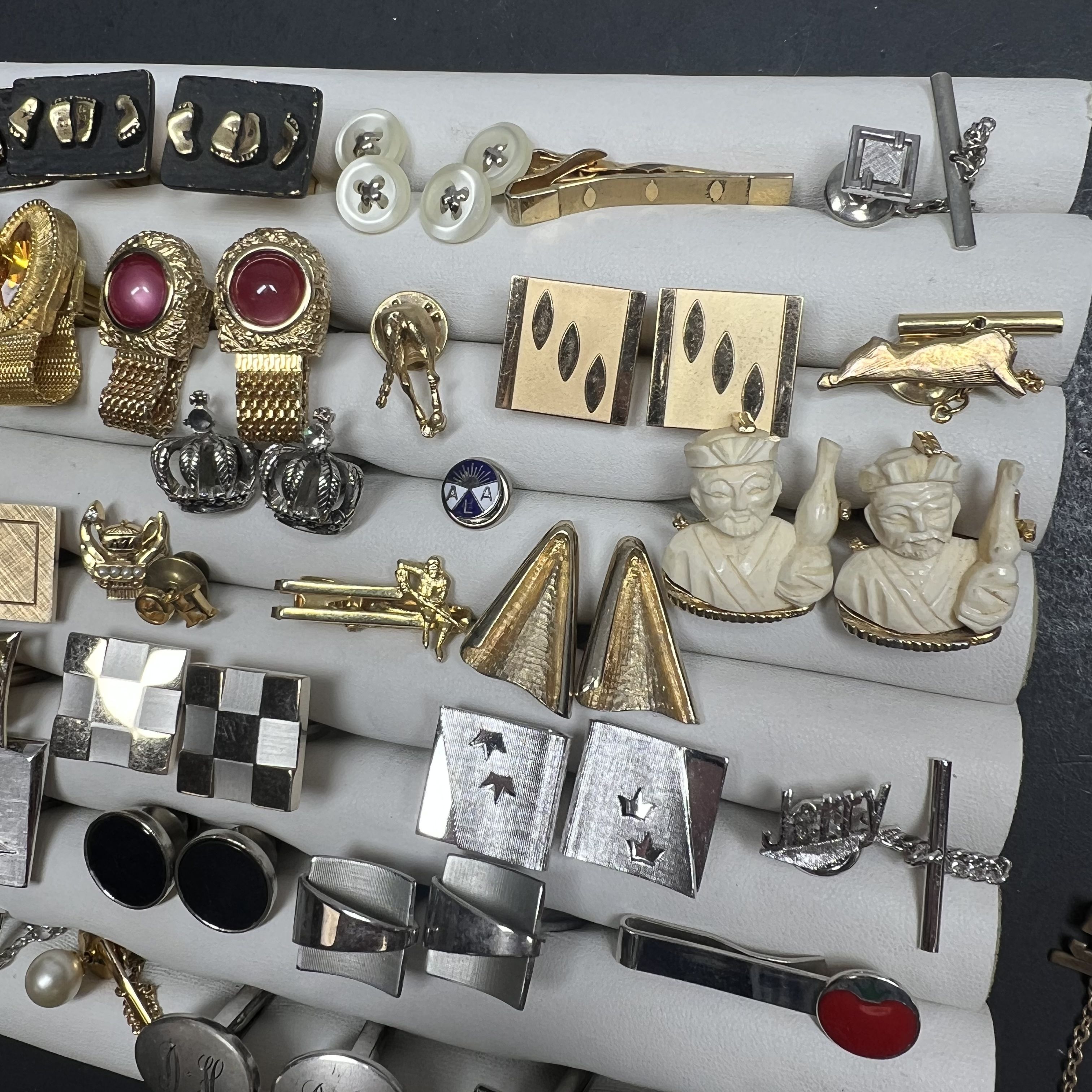 Large Lot Men's Accessories Cuff Links Tie Money Clips Gold Silver Tone Assorted