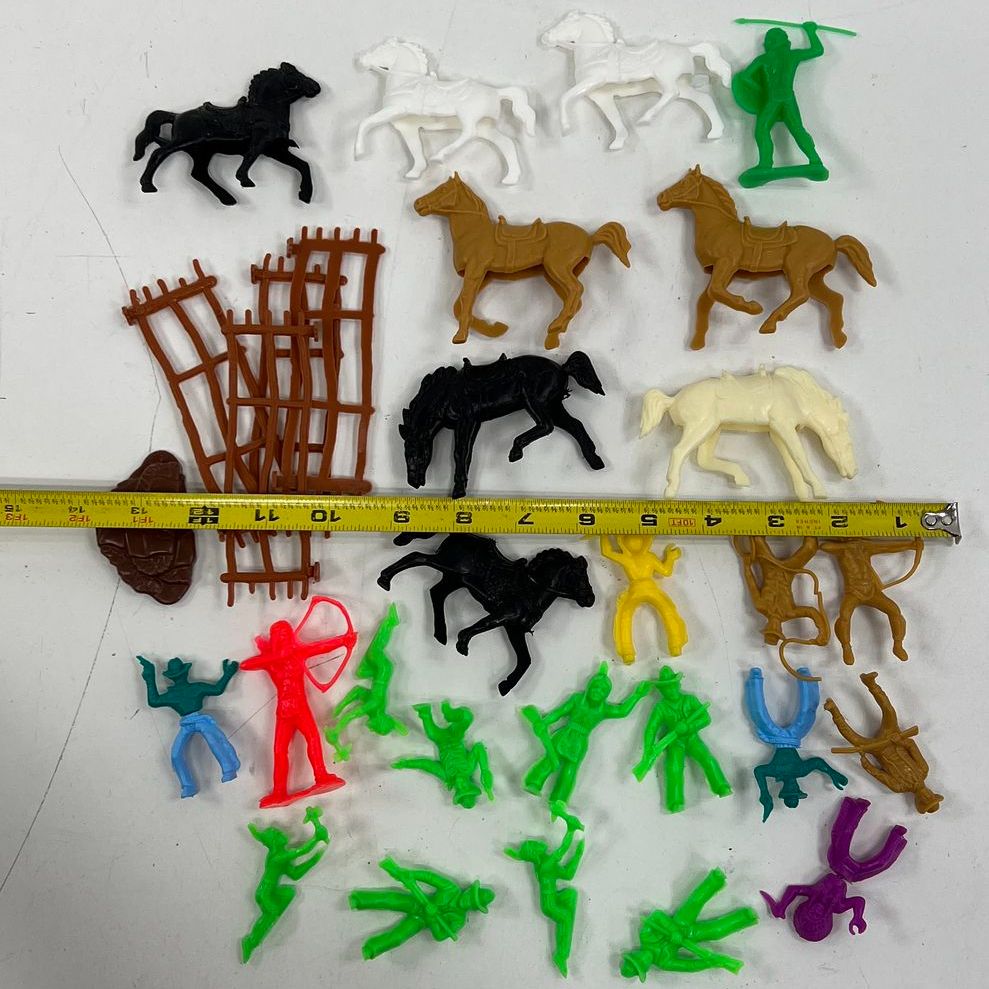 Vintage Plastic Toy Figures Lot 30+ Cowboys Indians Horses Old West Playset